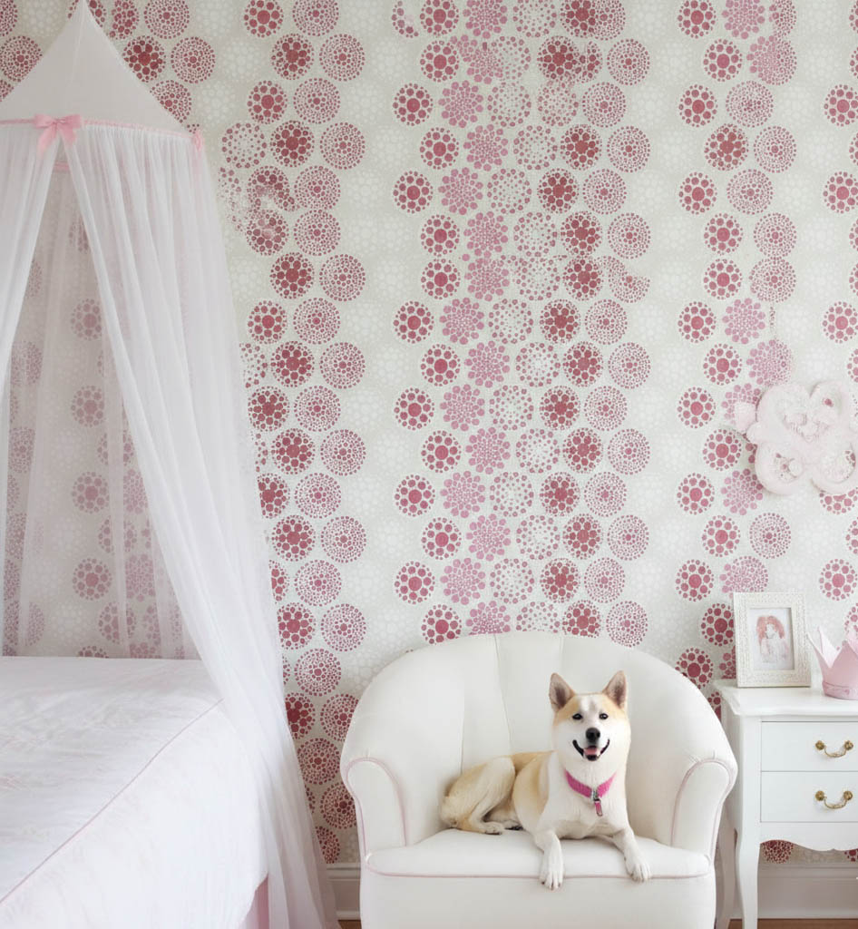 Beyaz Kırmızı Pembe Noktalı Çiçek Desen Duvar Kağıdı 111026