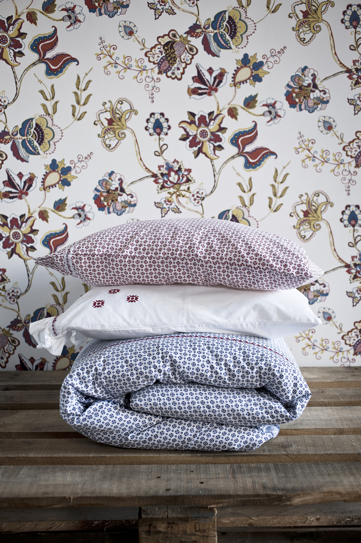 Beyaz Retro İskandinav Çiçek Desen Duvar Kağıdı 3011