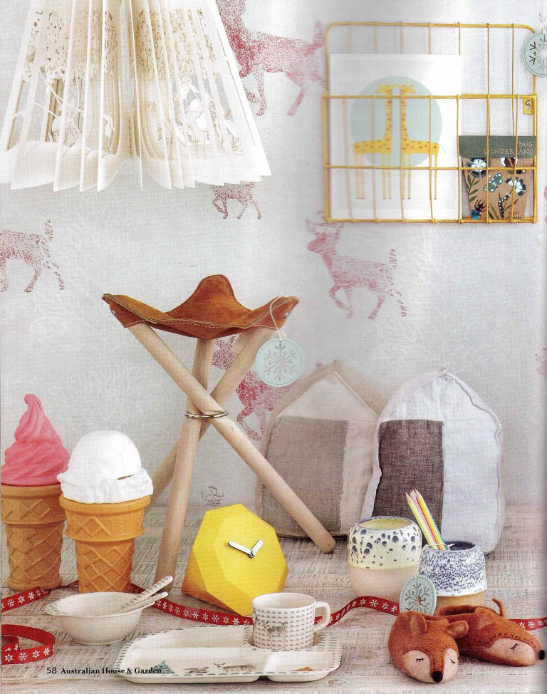 Bordo Geyik Desenli Gri Duvar Kağıdı 3003