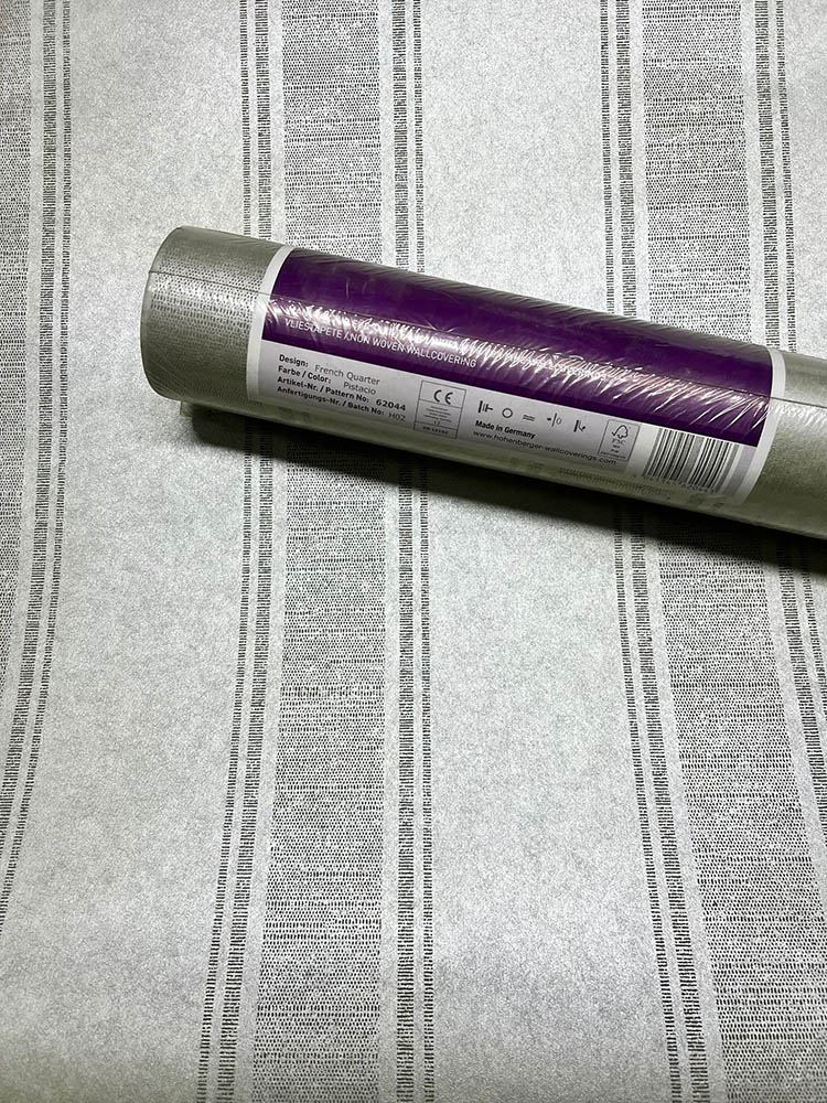 Gri Parlak Çizgi Desenli Duvar Kağıdı 62044