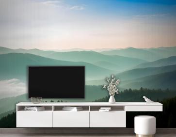 Misty Mountain Yeşil Orman Manzaralı Duvar Kağıdı 