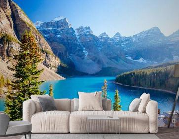 Yüksek Dağlar Arasında Göl Manzarası