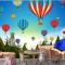 Doğada Sıcak Hava Balonu Manzara Çocuk Odası Duvar Kağıdı
