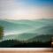 Misty Mountain Yeşil Orman Manzaralı Duvar Kağıdı 