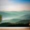 Misty Mountain Yeşil Orman Manzaralı Duvar Kağıdı 