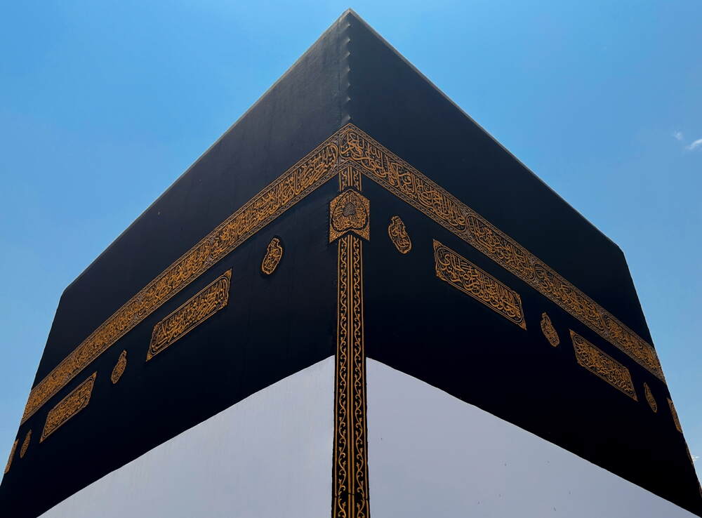 Yakın Çekim Kabe I Muazzama Örtüsü Ve Altın İşlemeli Hat Detaylı Duvar Kağıdı
